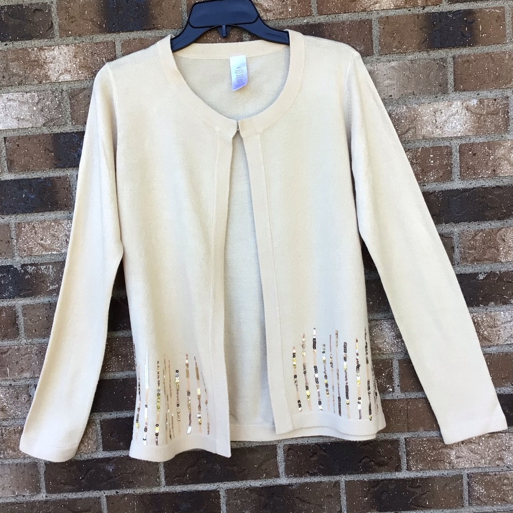 New, never worn sweater in Lt Gold color, 100% Acrylic Sweater sz. M.,